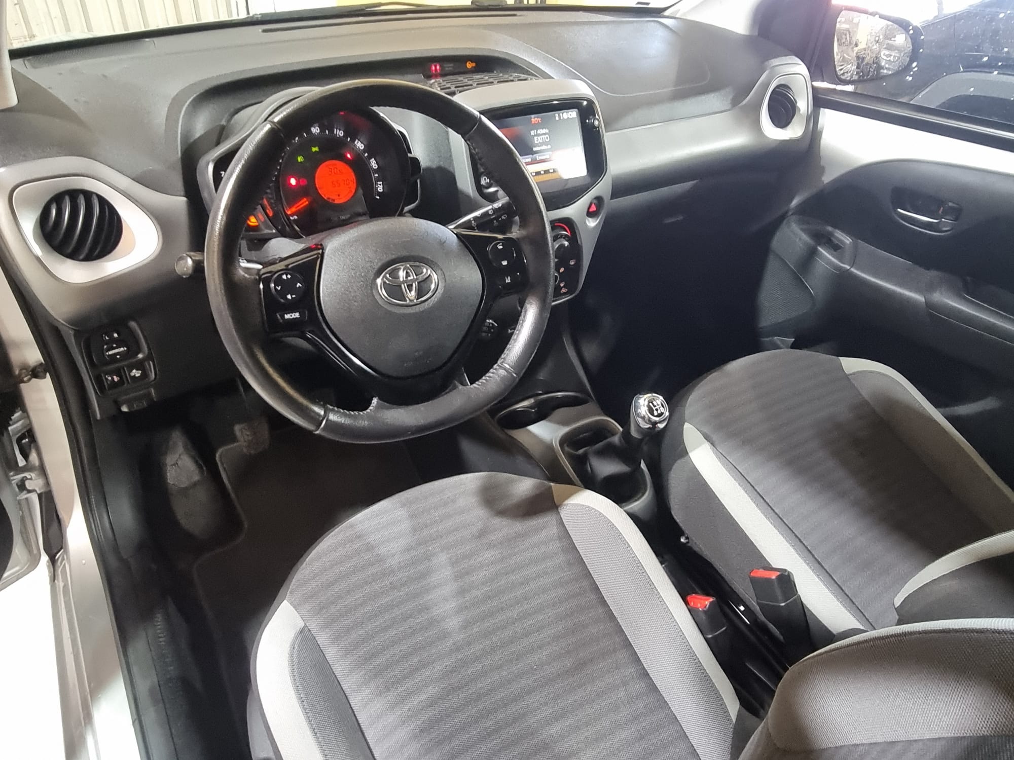  Toyota AYGO 70CV  X-PLAY