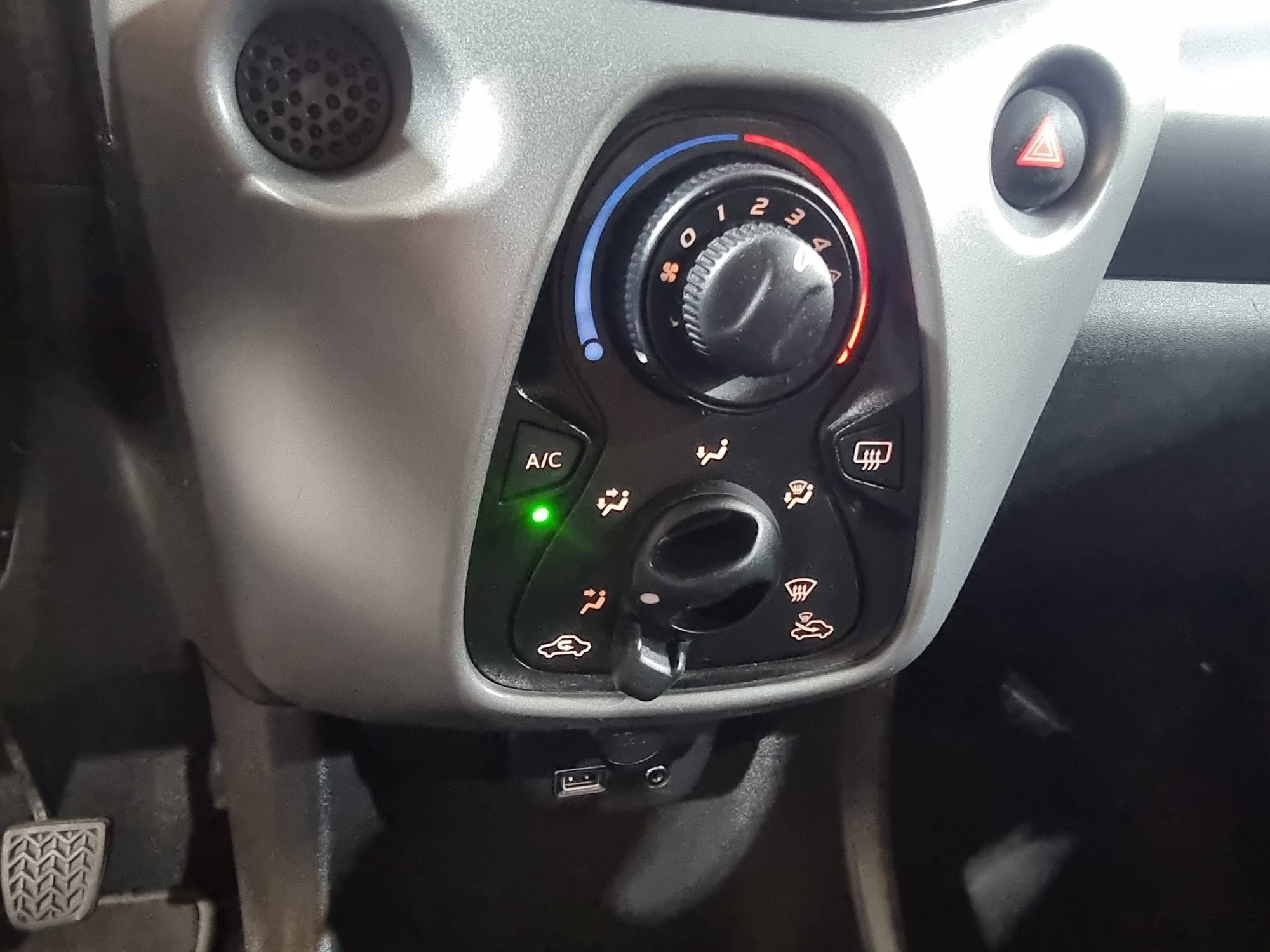  Toyota AYGO 70CV  X-PLAY