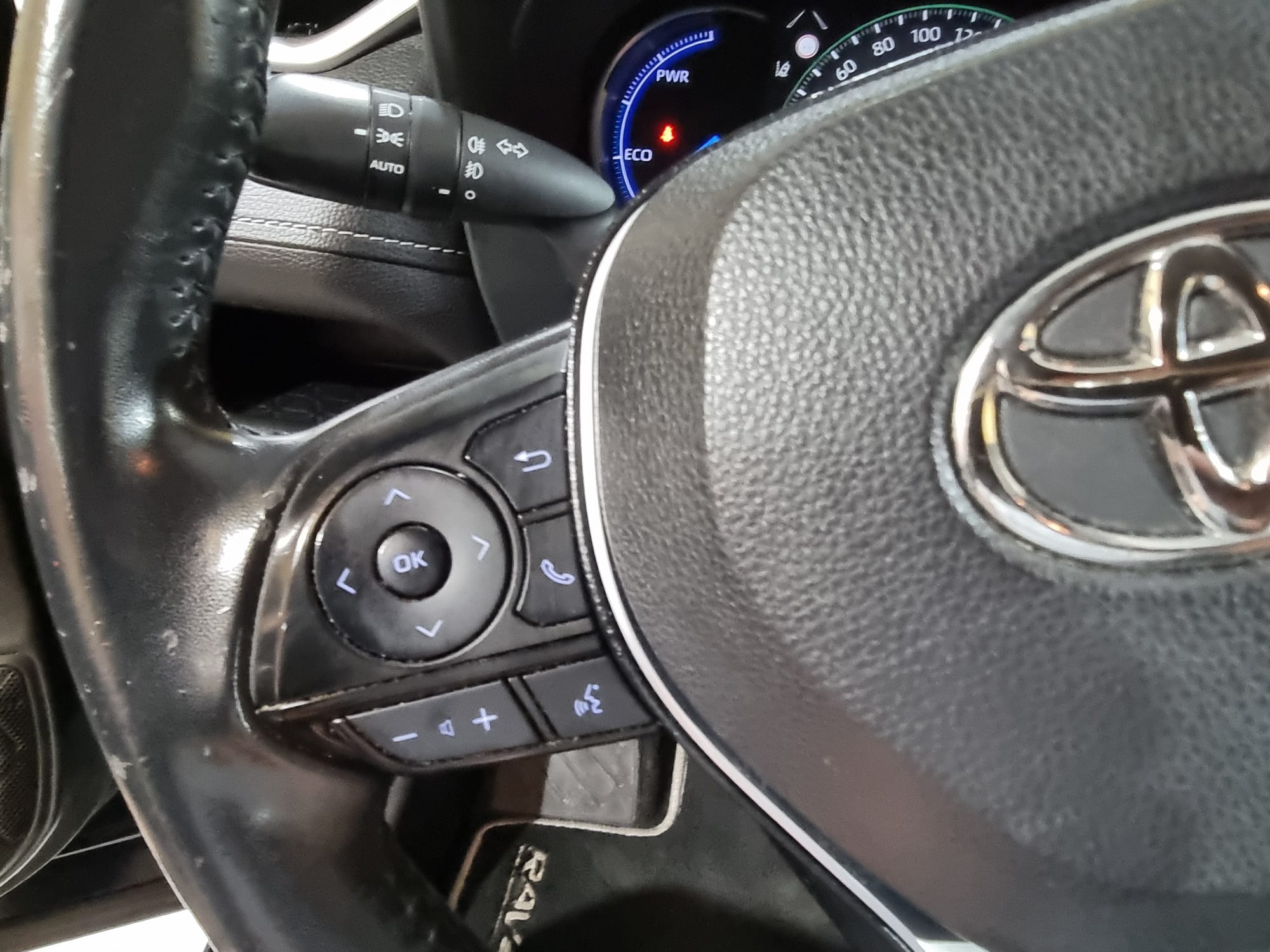 TOYOTA RAV4 2.5l 220H Advance  ECO