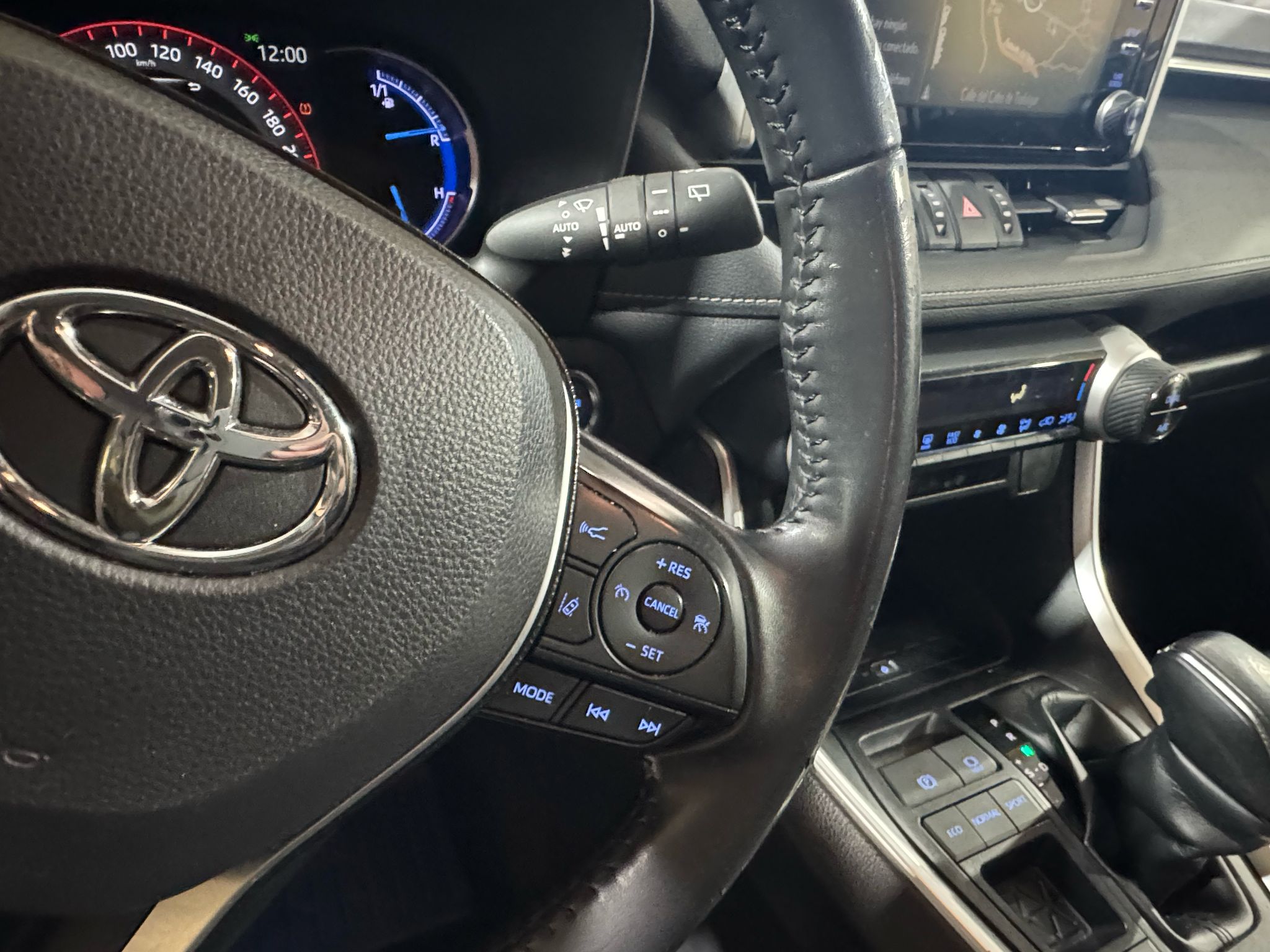 TOYOTA RAV4 2.5l 220H Advance  ECO