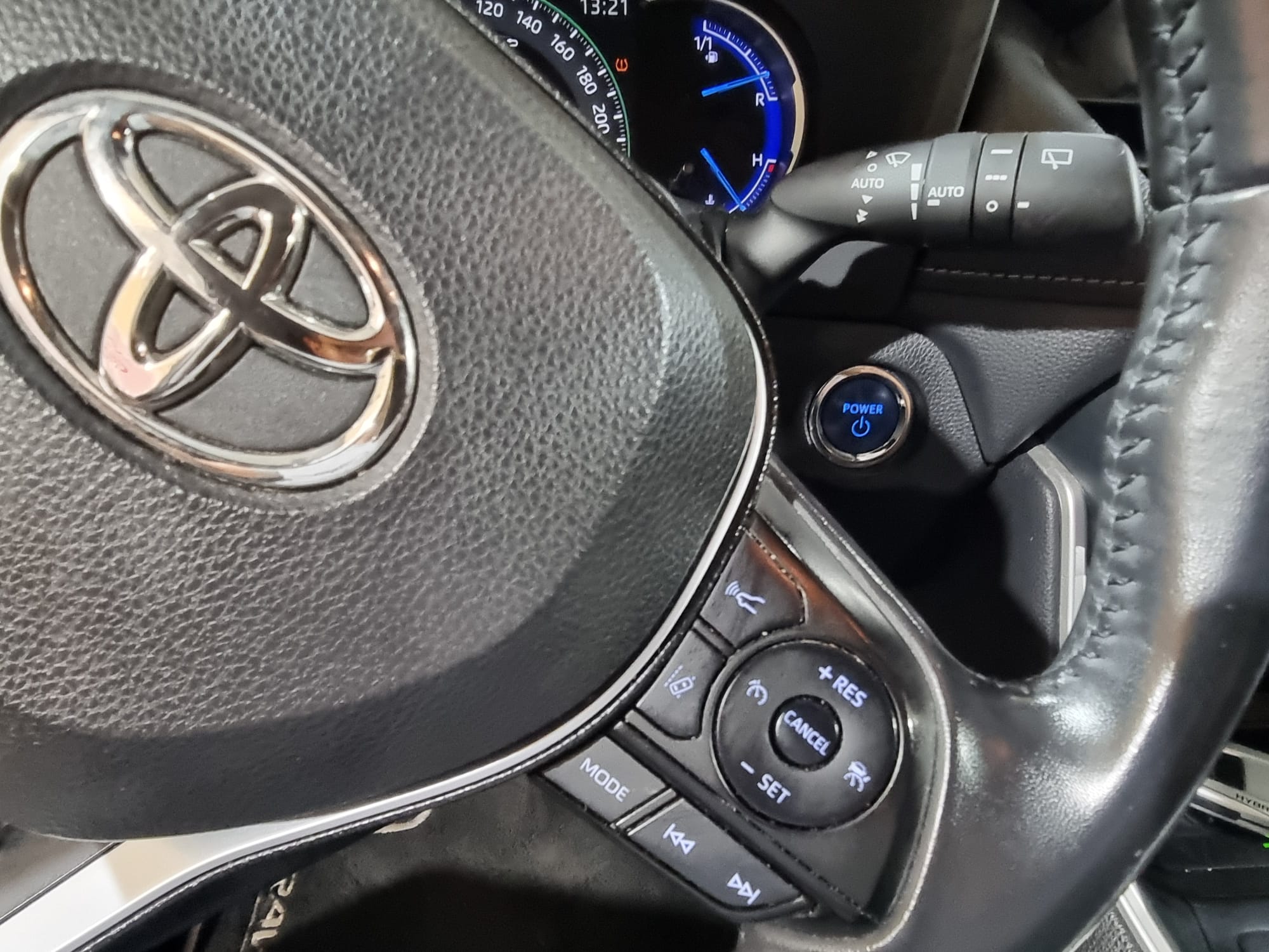 TOYOTA RAV4 2.5l 220H Advance  ECO