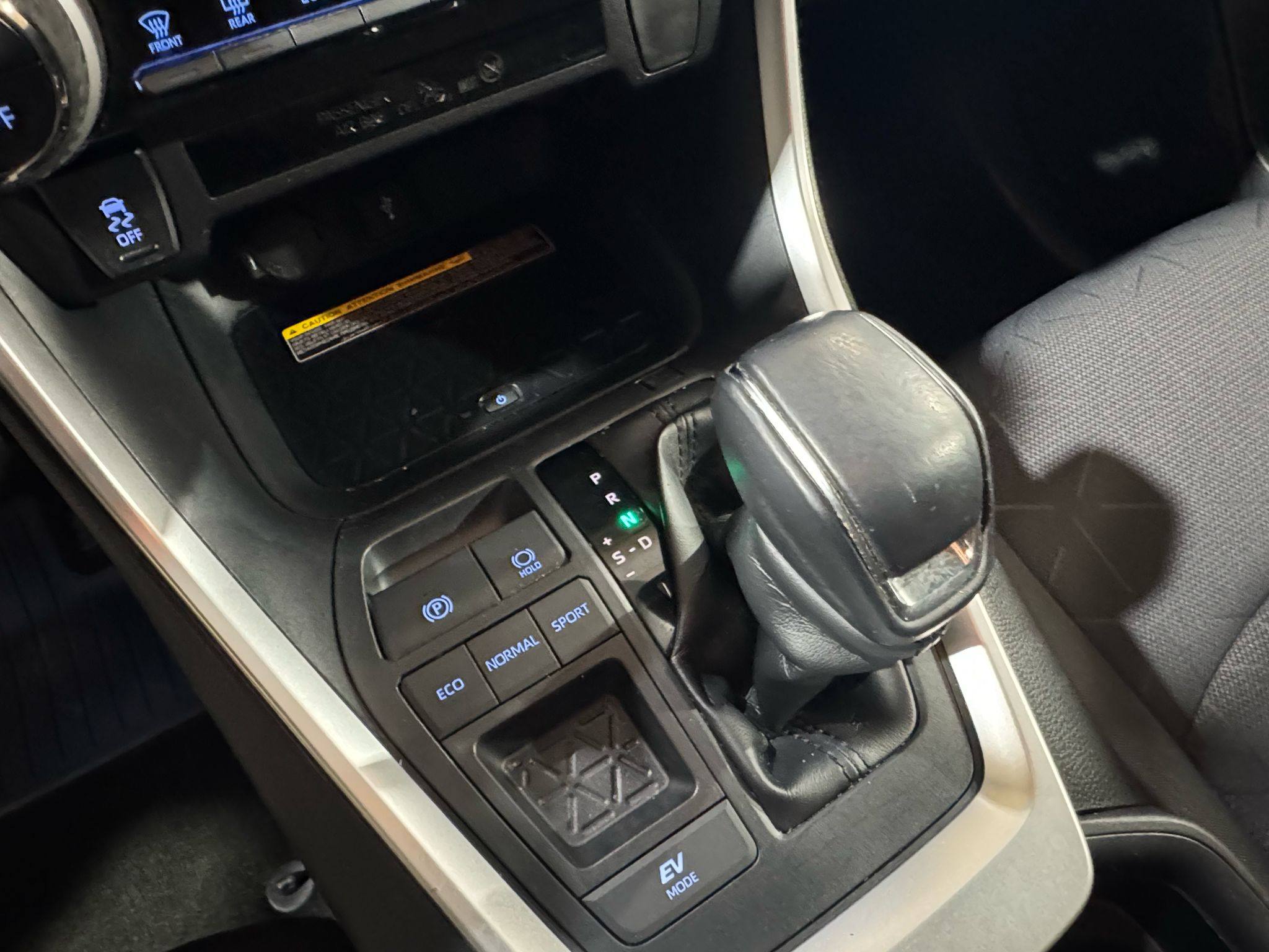 TOYOTA RAV4 2.5l 220H Advance  ECO
