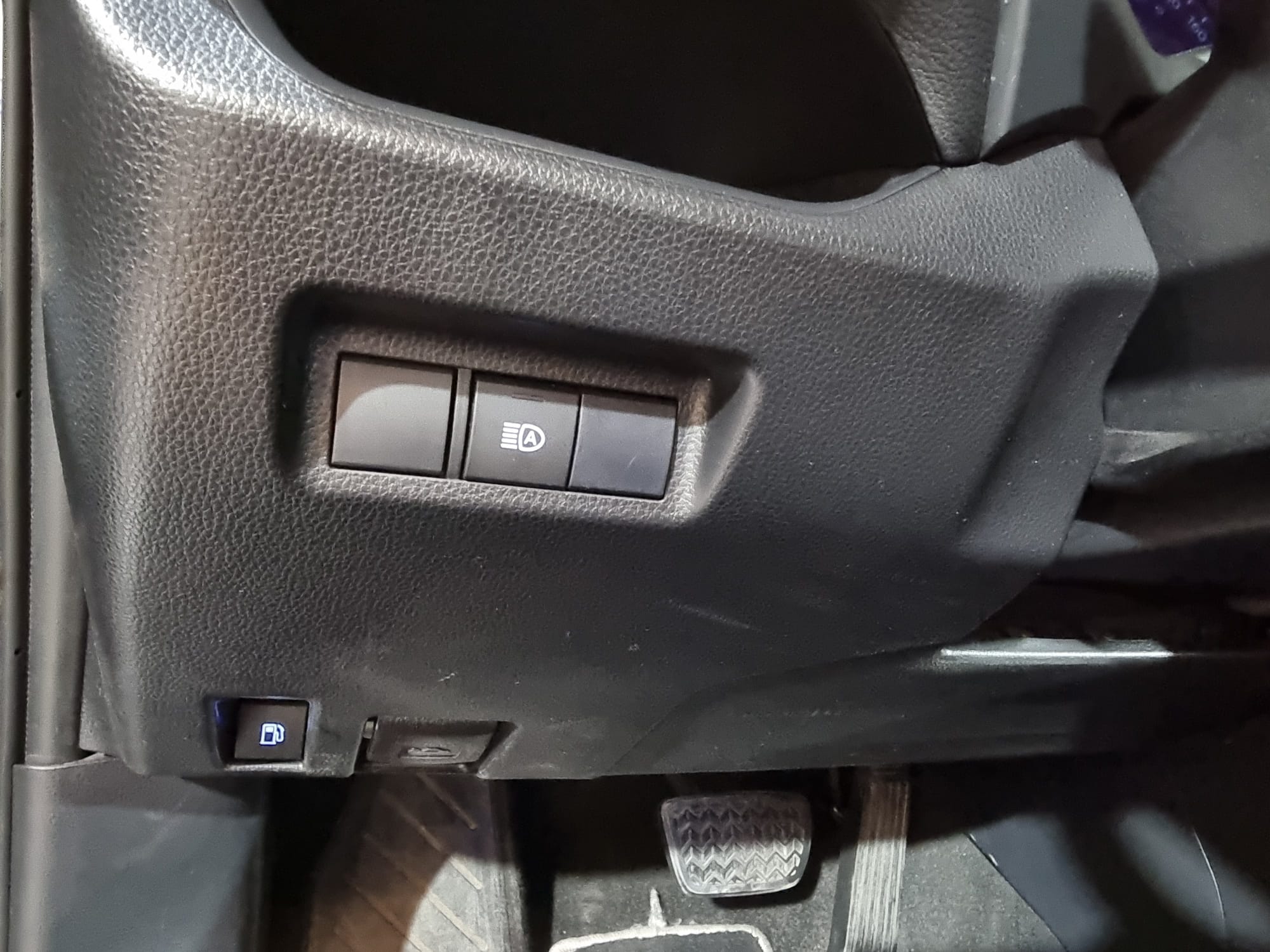 TOYOTA RAV4 2.5l 220H Advance  ECO