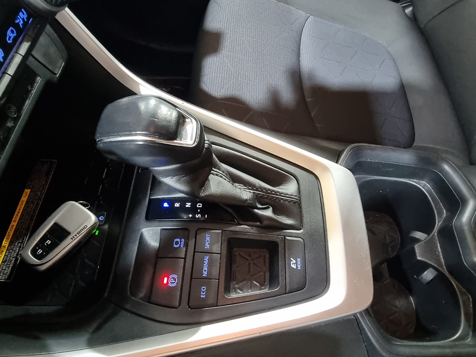 TOYOTA RAV4 2.5l 220H Advance  ECO