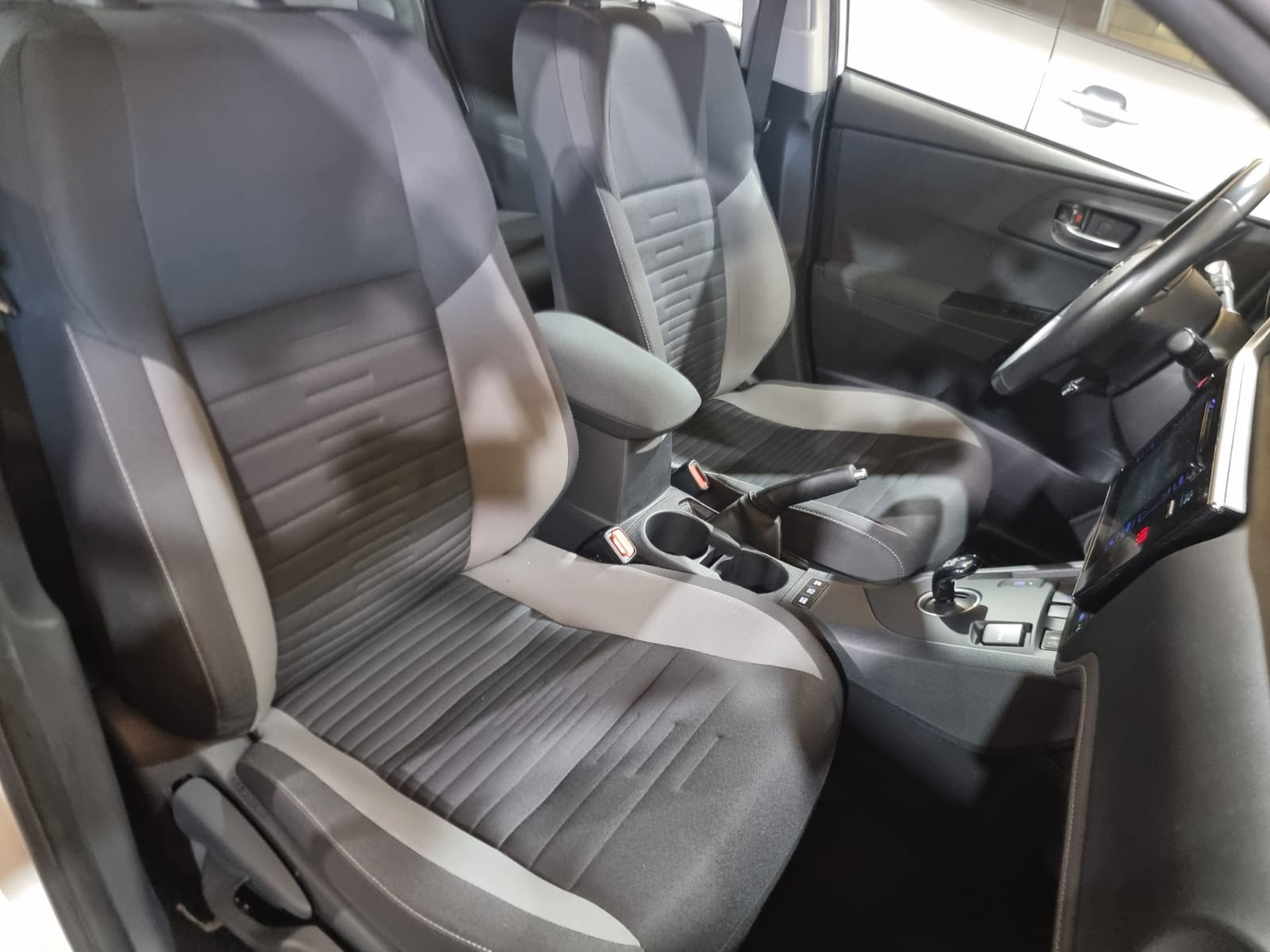 Toyota Auris TS HYBRID 140H ACTIVE BUSINESS PLUS