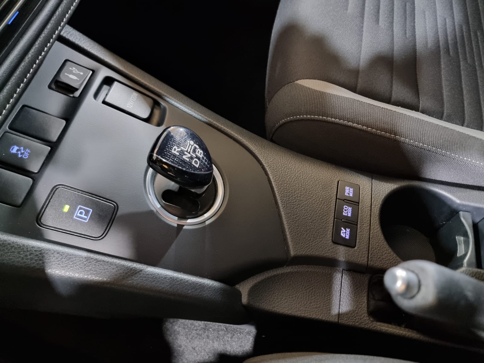 Toyota Auris TS HYBRID 140H ACTIVE BUSINESS PLUS