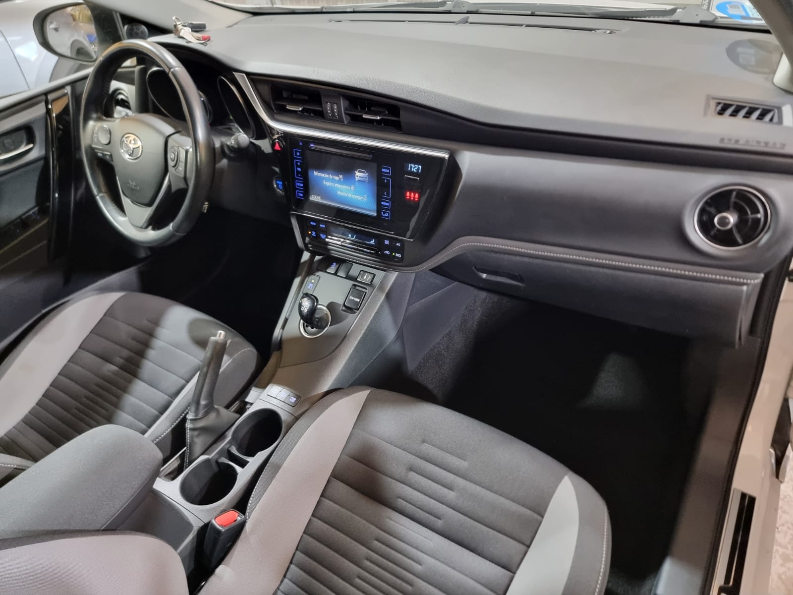 Toyota Auris TS HYBRID 140H ACTIVE BUSINESS PLUS