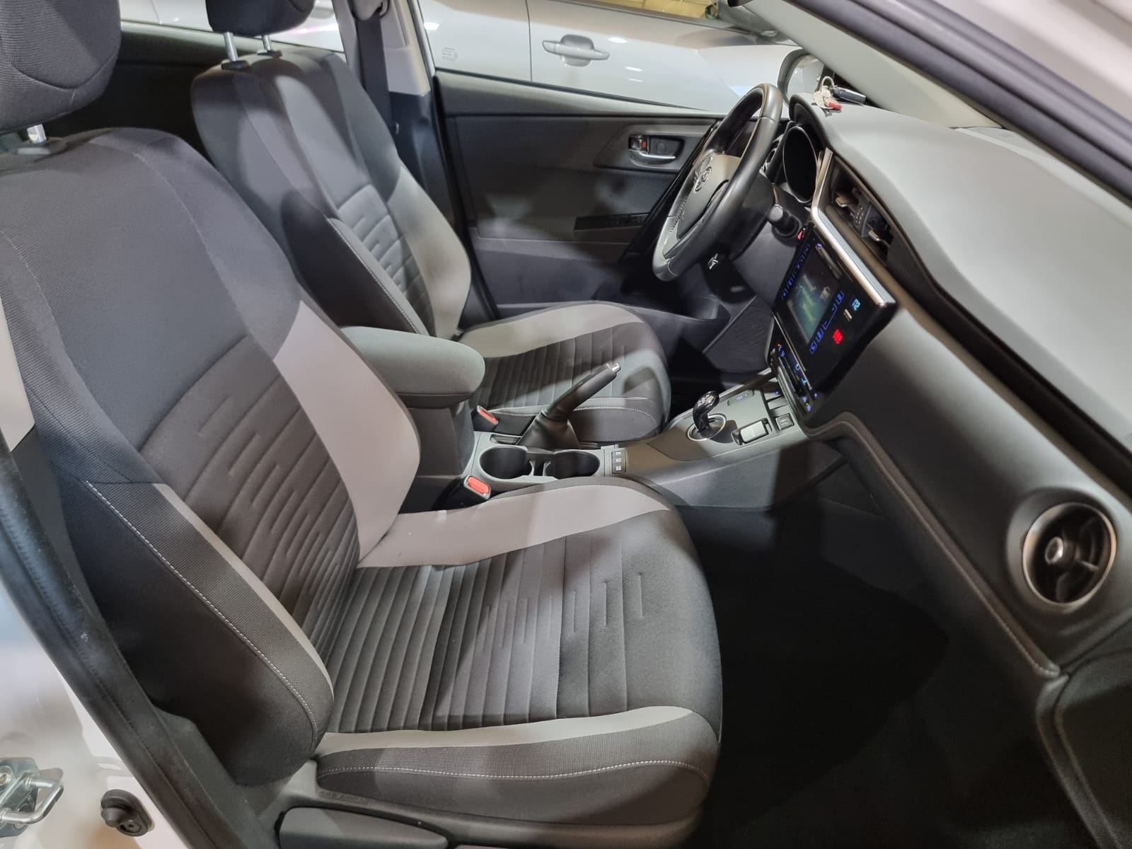 Toyota Auris TS HYBRID 140H ACTIVE BUSINESS PLUS