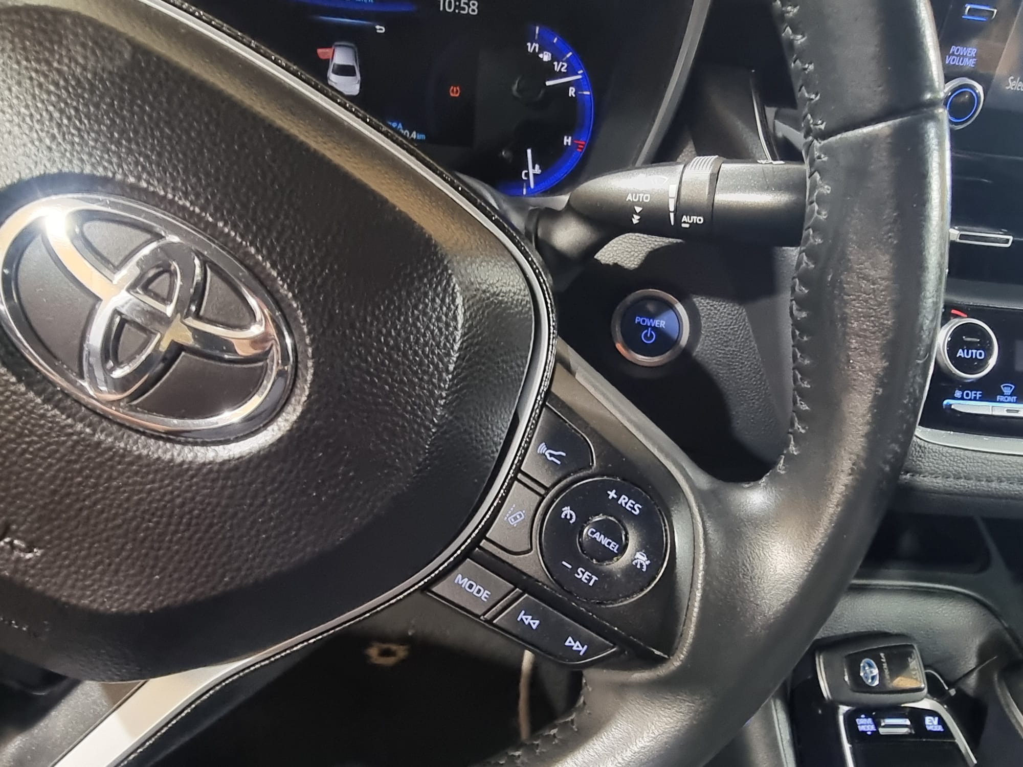 Toyota Corolla 1.8 125H Active TECH E-CVT SEDAN 122 CV