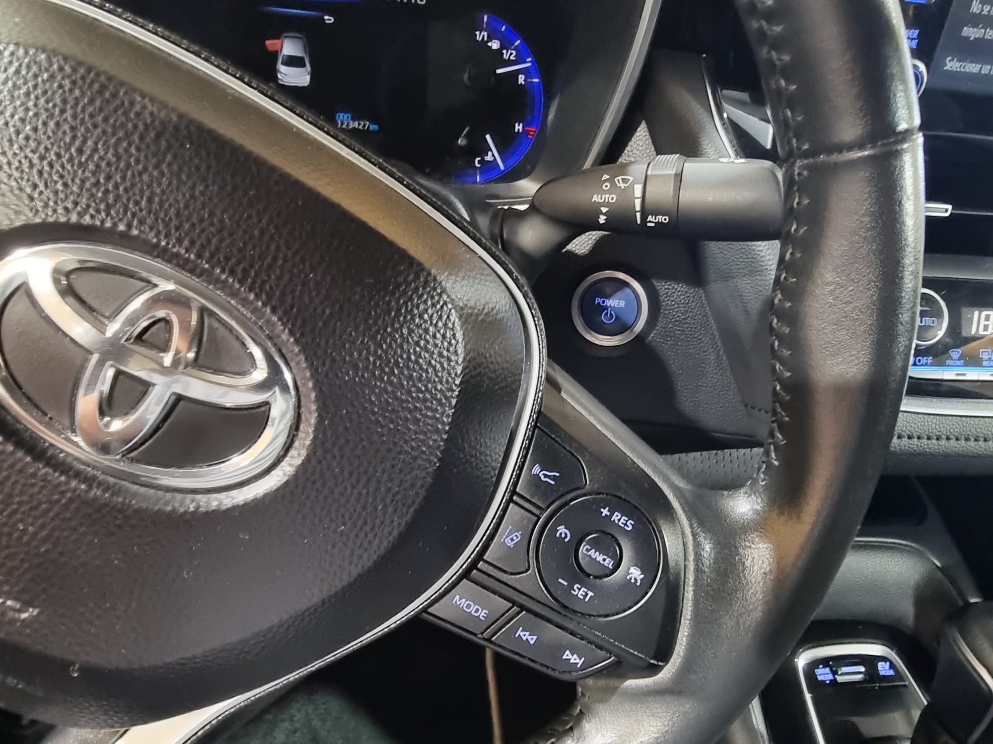 Toyota Corolla 1.8 125H Active TECH E-CVT SEDAN 122 CV
