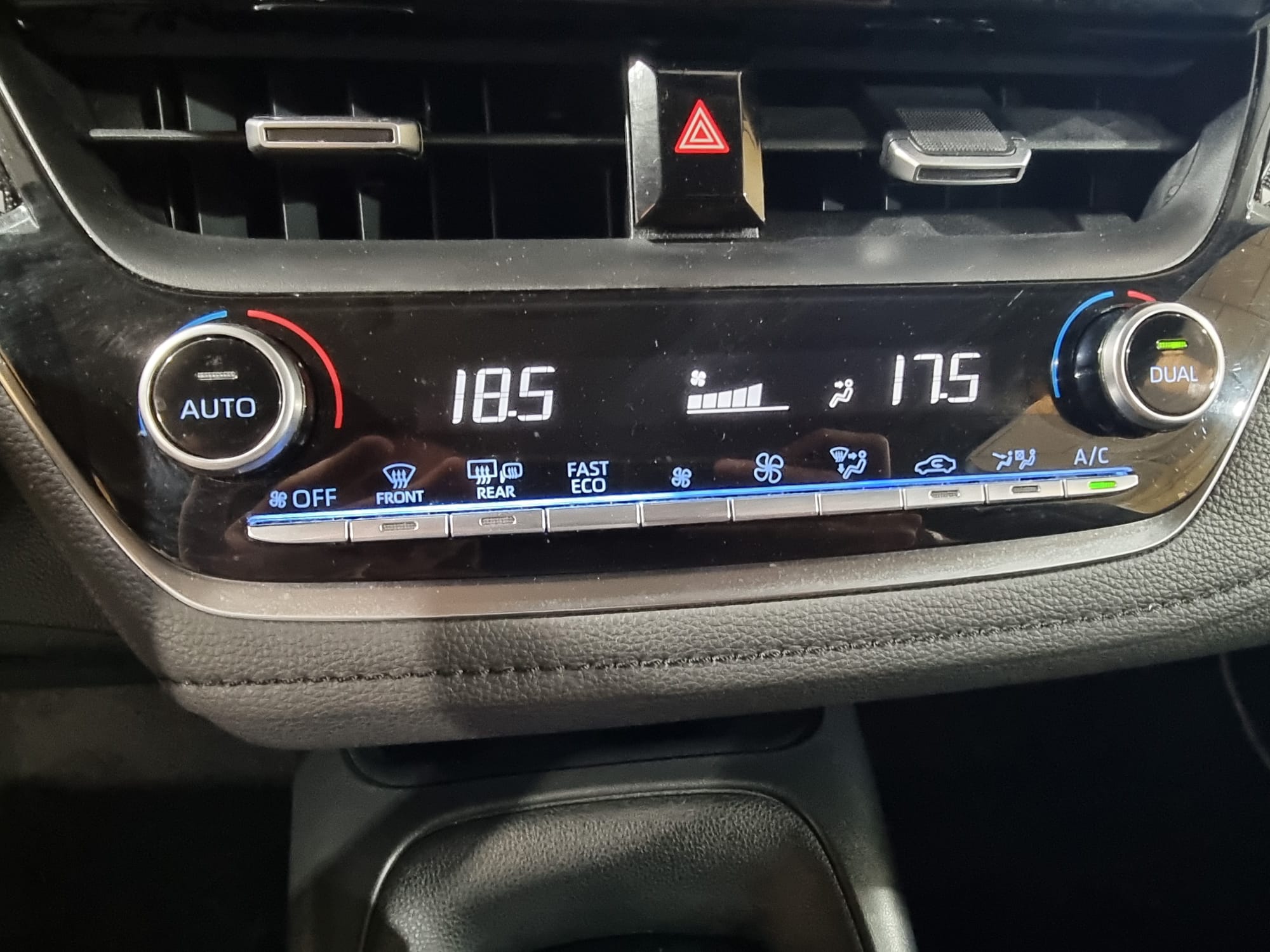 Toyota Corolla 1.8 125H Active TECH E-CVT SEDAN 122 CV