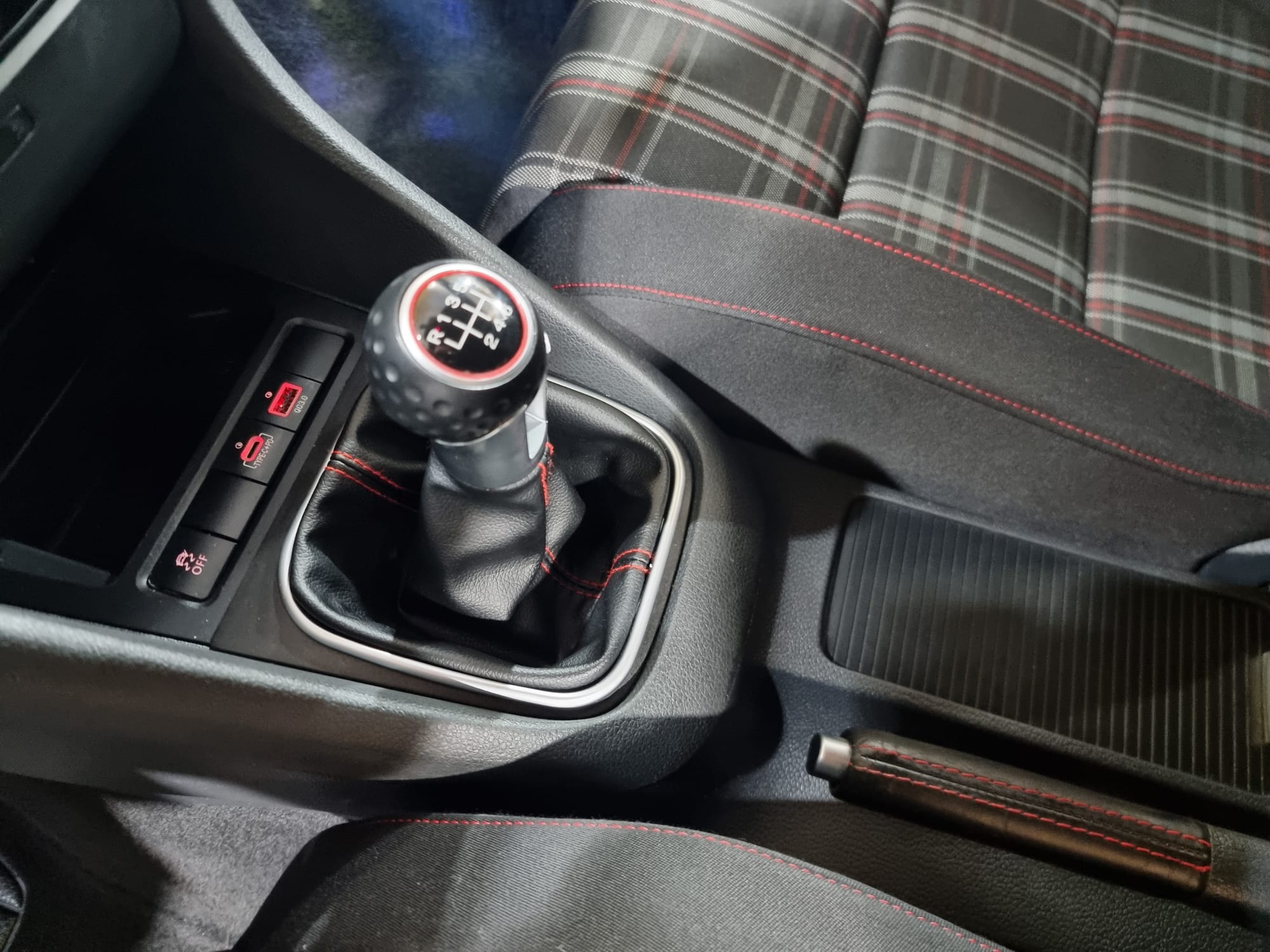 Volkswagen Golf VI 2.0 GTi Hatchback 211 CV